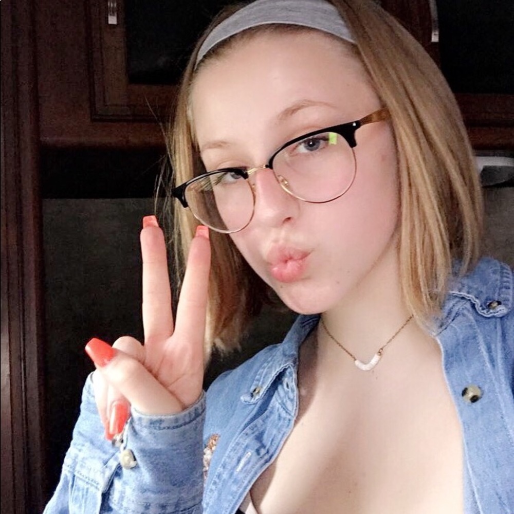 Meet your Posher, Ashley